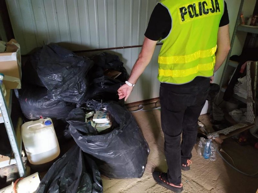 Policjanci z Leszna wykryli laboratorium metamfetaminy. Pod Lipnem wpadł też mężczyzna z 20 kilogramami [ZDJĘCIA i FILM]