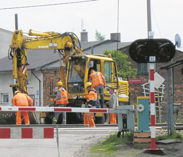 Kierowcy i piesi będą musieli przyzwyczaić się do tego, że przejazdu na ulicy Piłsudskiego będzie strzegł automat, a nie człowiek