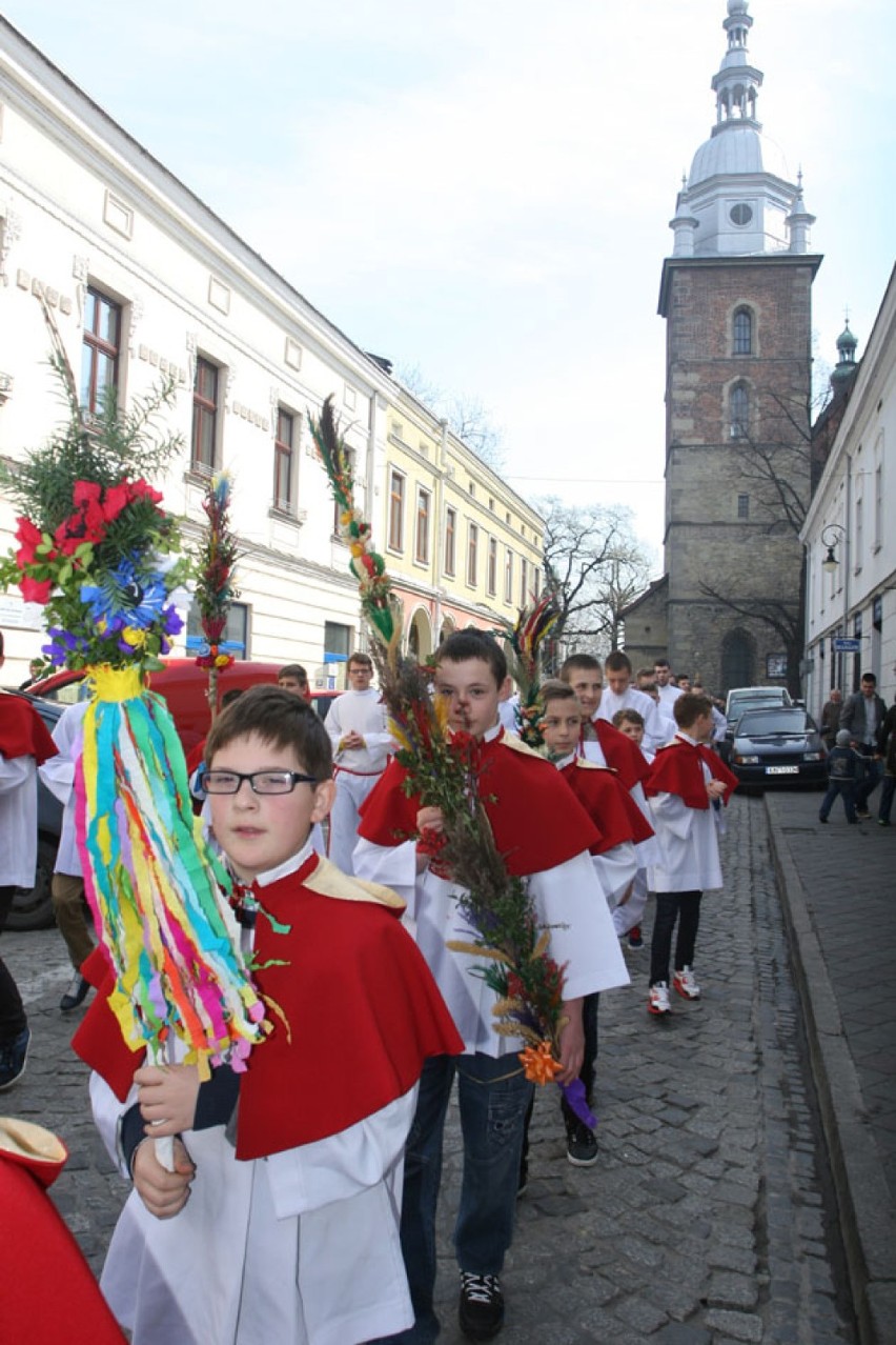 Święcenie Palm Wielkanocnych na Rynku w Nowym Sączu