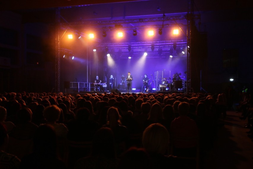 Dzień Kobiet z Andrzejem Piasecznym w Nowych Skalmierzycach. Piasek dał koncert dwa razy!