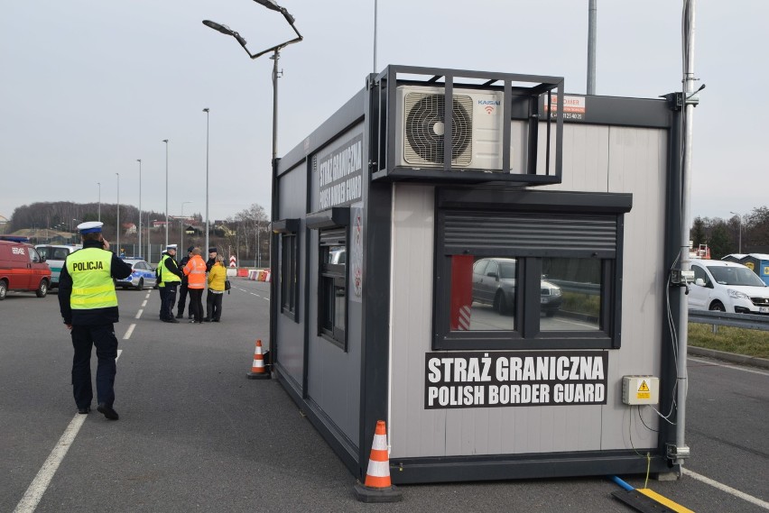 Straż graniczna wprowadziła kontrole na granicach Polski....