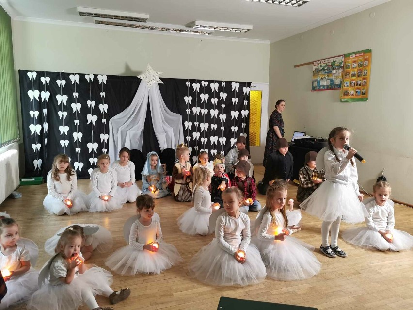 Jasełka w Przedszkolu Publicznym w Damasławku! To był magiczny występ dzieci!