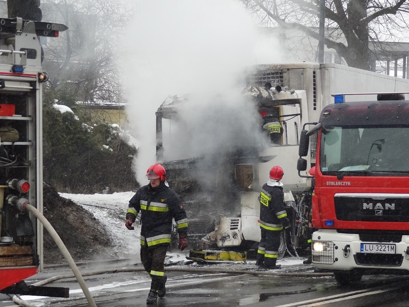 Zderzenie dwóch ciężarówek na al. Warszawskiej