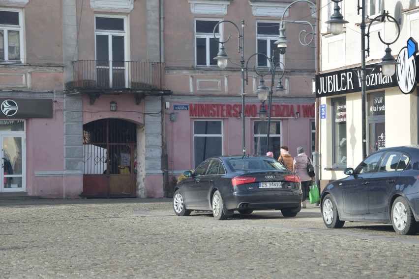 Kontrola sanepidu i policji w skierniewickim lokalu. Miał być otwarty dla klientów