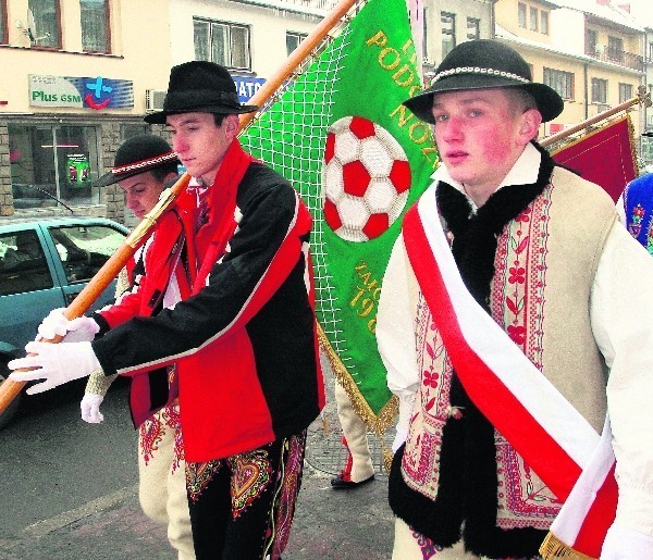 Poczet sztandarowy stanowiła reprezentacja Lachów Limanowskich, Górali Gorczańskich i Zagórzan