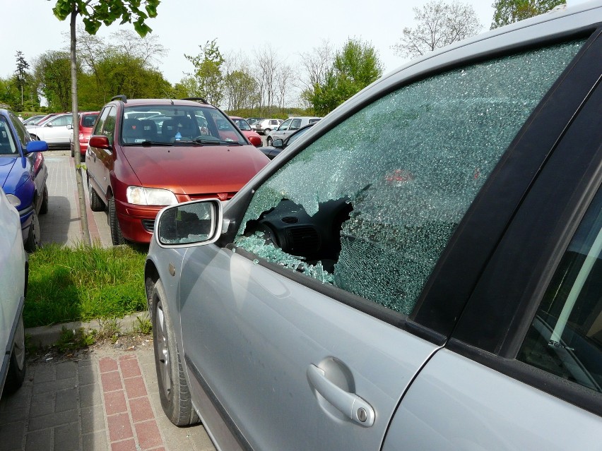 22-letni pseudokibic zniszczył 18 aut pod Politechniką