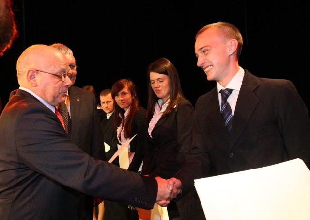 Stypendiami Prezesa Rady Ministrów nagrodzono 55 uczniów