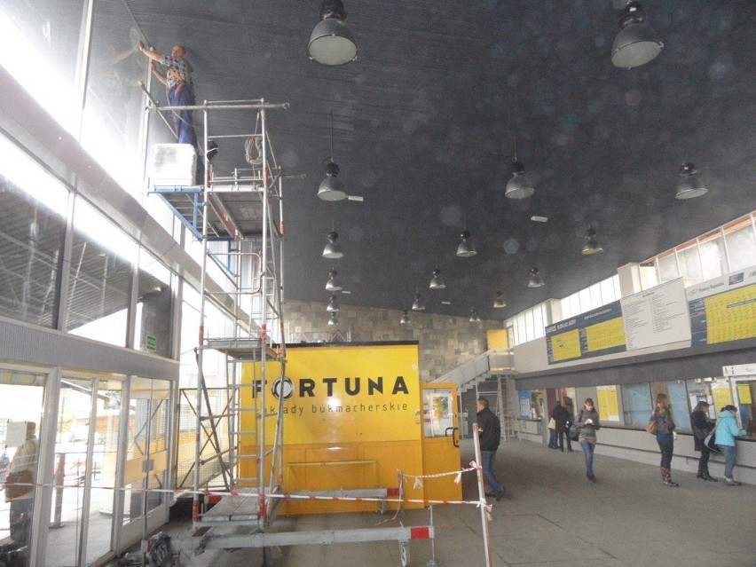 Pierwszy etap remontu dworca PKP w Zabrzu powoli się kończy. Niebawem rozpocznie się druga część