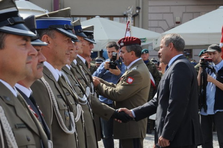 Bydgoszcz: Uroczystości związane z obchodami Święta Wojska...