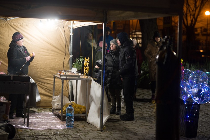 Koncert Las Melinas w parku Żarskiego Domu Kultury