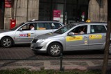 Kraków: wojna między taksówkarzami a przewoźnikiem Caro trwa