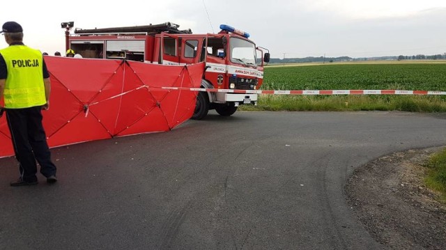 Do dwóch bardzo poważnych wypadków drogowych doszło w niedzielne popołudnie. W ich wyniku jedna osoba nie żyje, a 6 trafiło do szpitali.

WIĘCEJ: Nie żyje 32-letni motocyklista z powiatu szamotulskiego