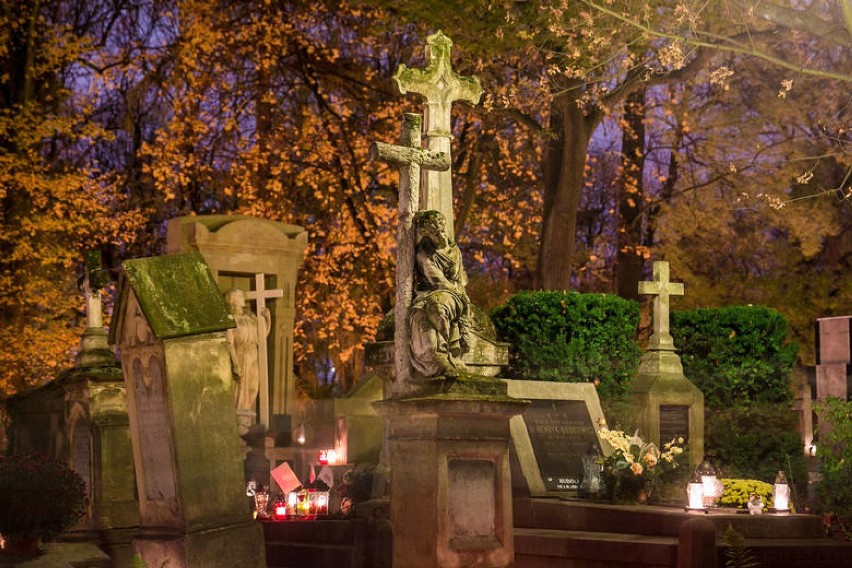 Cmentarz Rakowicki – tam są groby babci i dziadka i dalszej...