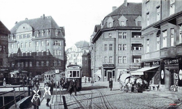 Plac Grunwaldzki w Wałbrzychu na starych, przedwojennych widokówkach