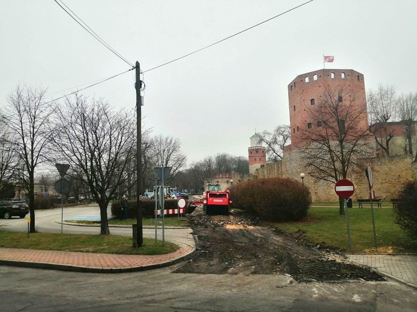 Na Podwalu będzie jezdnia z granitu i zatoka postojowa z kocich łbów ZDJĘCIA