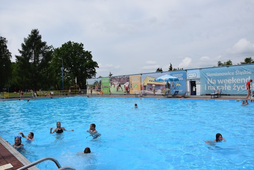 Otwarcie basenu w parku Pszczelnik