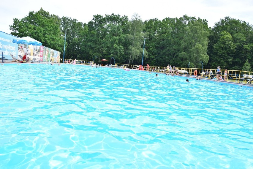 Otwarcie basenu w parku Pszczelnik