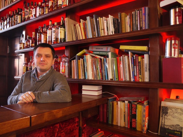 -&nbsp;Książkami należy się dzielić, a nie „kisić" je na półce w domowej biblioteczce – przekonuje Przemysław Skiba, współwłaściciel Love Baru.