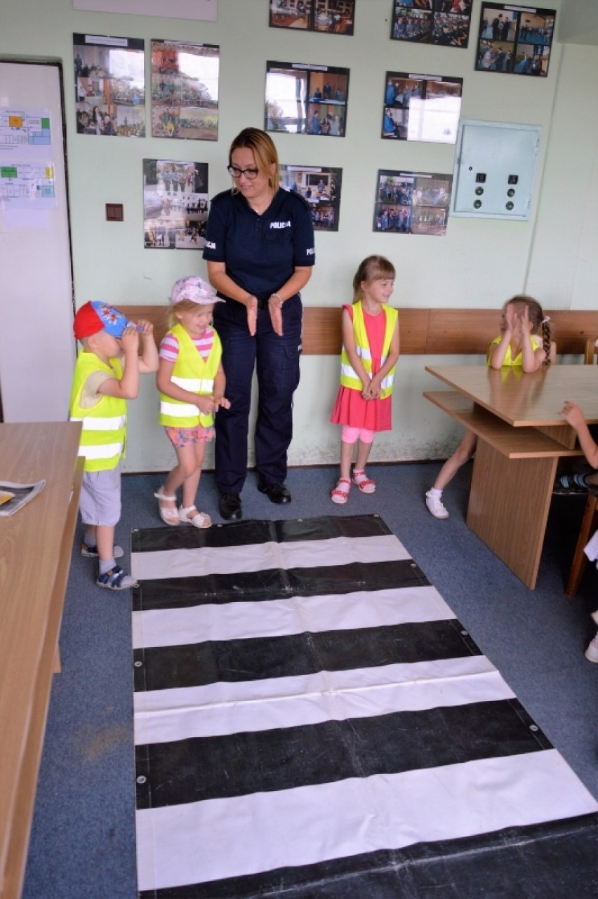 Dzieci z Przedszkola Bajkowego odwiedziły tczewskich policjantów [ZDJĘCIA]