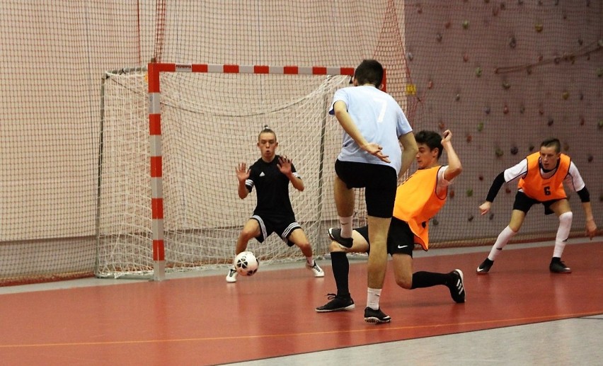 W hali widowiskowo sportowej Złotowianka rozegrano mecze Futsalu