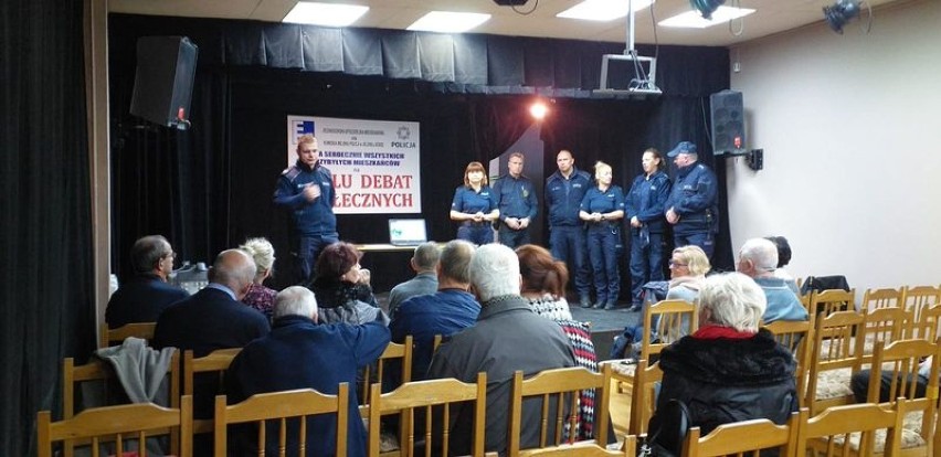 Jelenia Góra: policjanci rozmawiali z mieszkańcami o bezpieczeństwie