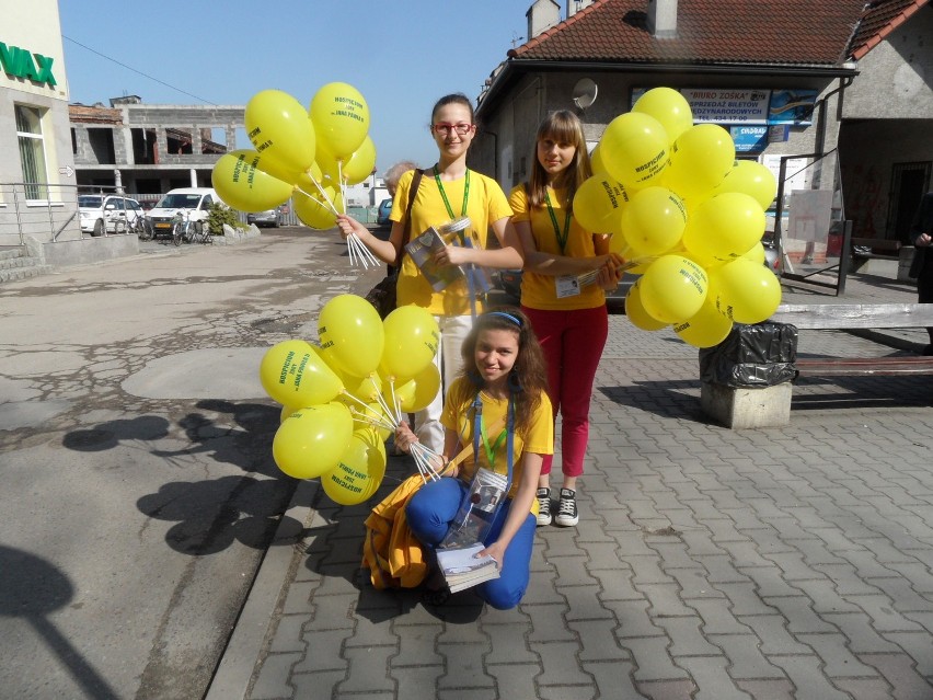 Hospicjum Żory: Wolontariusze z I LO zbierają pieniądze na hospicjum w ramach Kwesty Maturalnej FOTO