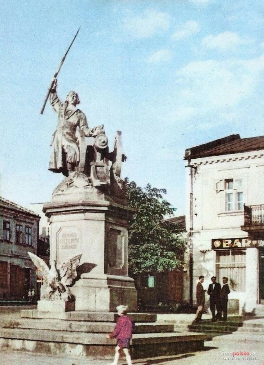 Pomnik Bartosza Głowackiego w latach sześćdziesiątych XX...