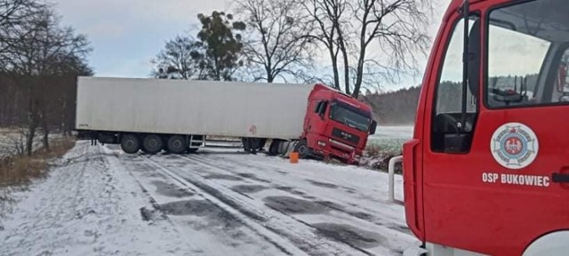 20 stycznia w Bramce samochód ciężarowy wpadł w poślizg i zablokował drogę wojewódzką DW 240