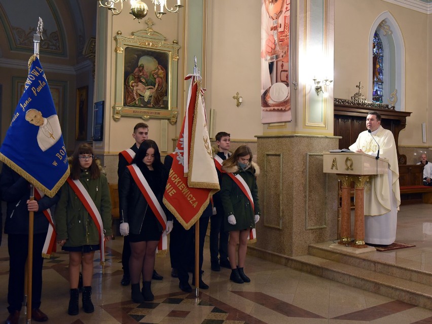 Oddali hołd pod pomnikiem upamiętniającym ofiary wywózki na Sybir [zdjęcia]