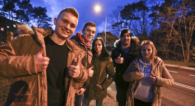 Komendant zielonogórskiej policji, podinsp. Piotr Fabijański spotkał się z uczniami z Zespołu Szkół Ekonomicznych i Liceum nr IV. Podziękował im za ich postawę i odwagę. Młodzi ludzie zatrzymali pijanego kierowcę i wezwali policję.