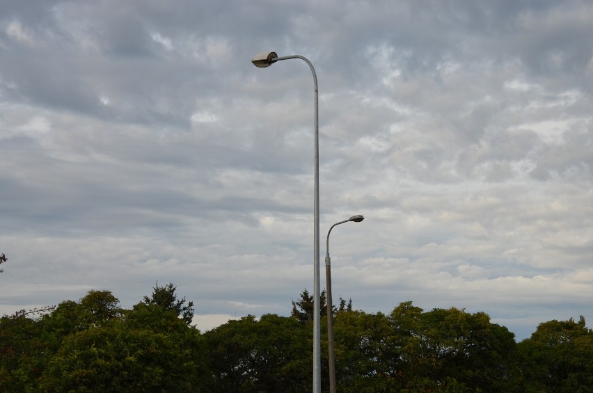 W Głogowie stare uliczne lampy będą zastąpione nowymi, enegrooszczędnymi. Będzie to prawie 600 nowych punktów świetlnych. LISTA ULIC