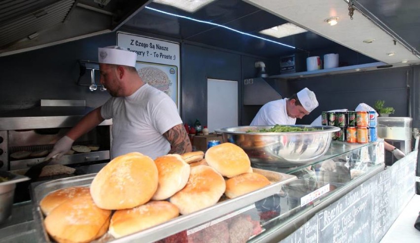 Food trucki na dobre zagościły w wielkich miastach. Nic...