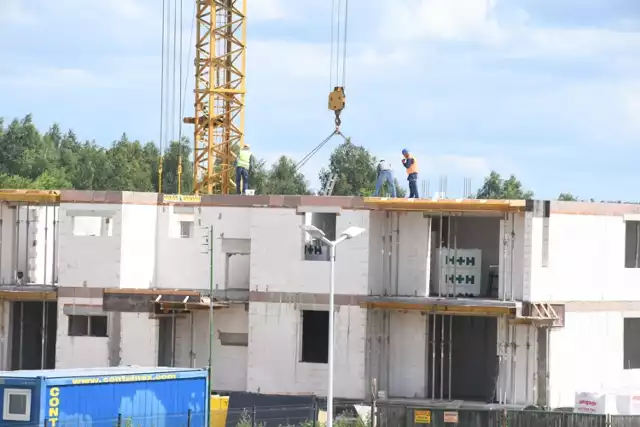 Zdjęcia z placu budowy i wizualizacje nowych bloków na osiedlu 800-lecia w Piotrkowie