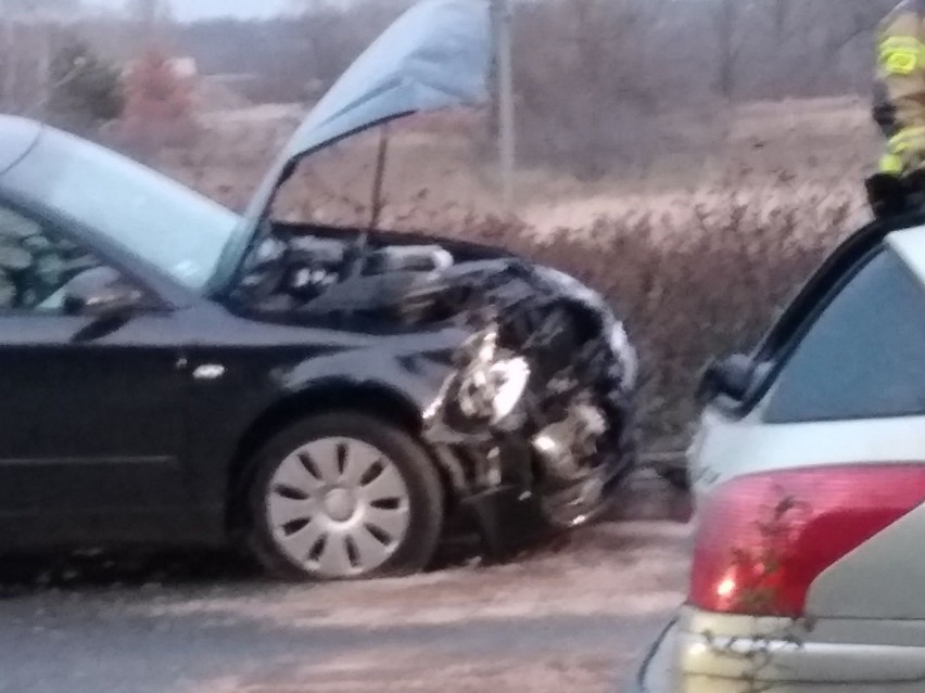 Wypadek z udziałem trzech samochodów na Toruńskiej we Włocławku [zdjęcia]