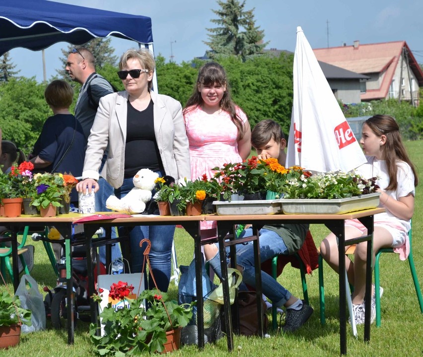 Festyny w Malborku [ZDJĘCIA]. Szkolny piknik na Piaskach i Festiwal Dzielnicy Śródmieście