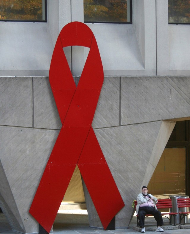 http://commons.wikimedia.org/wiki/File:Red_Ribbon_on_the_HUD_headquarters.jpg