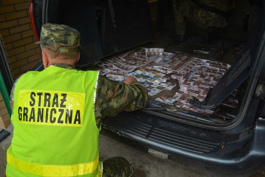 Kontrabandę ukrył w podłodze. Nie pomogło, wpadł