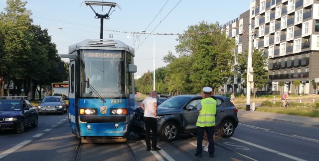 Kolizja tramwaju na Grabiszyńskiej