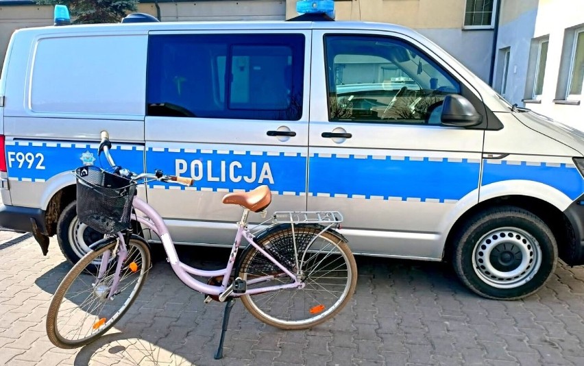 Asp. szt. Marcin Kaczmarek, oficer dyżurny rawskiej komendy rozpoznał skradziony rower jadąc do domu