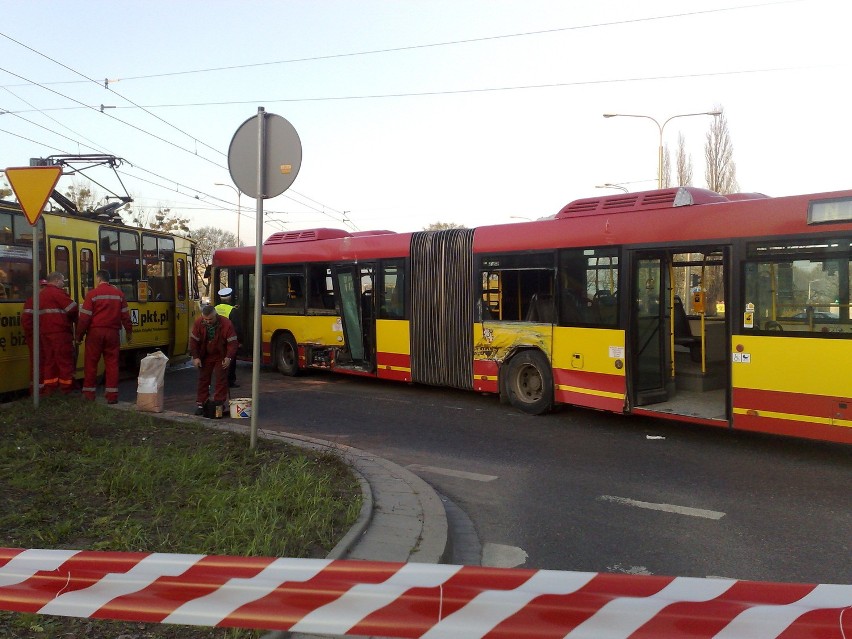 Wypadek z udziałem Tramwaju i Autobusu MPK we Wrocławiu