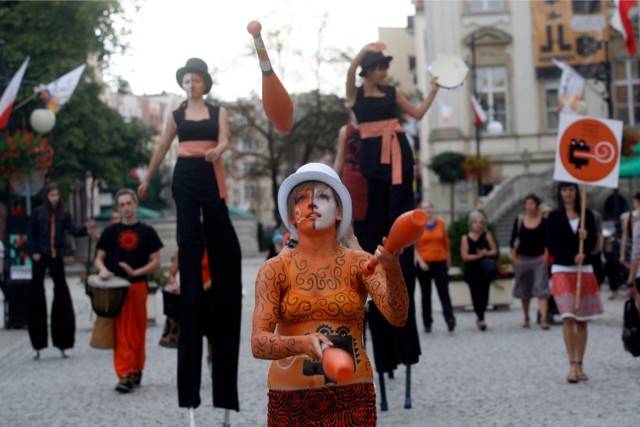 Sztuka Ulicy, Warszawa. Pokazy teatrów z całego świata i warsztaty cyrkowe [ZA DARMO]