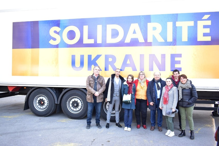 Partnerskie miasto Sieradza - francuskie Annemasse wsparło zbiórkę dla Ukrainy. Ciężarówka darów lada dzień przybędzie do Polski ZDJĘCIA