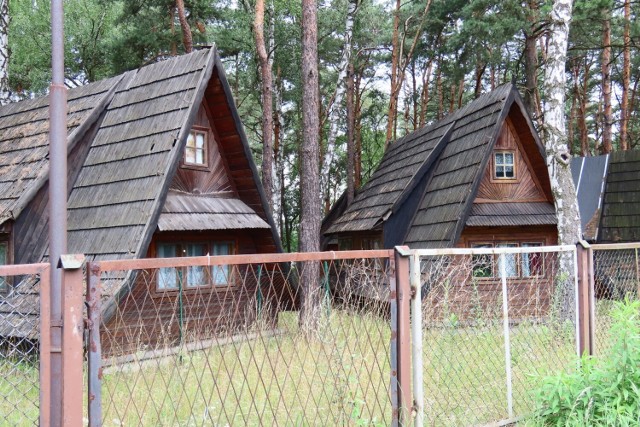 Ośrodek wypoczynkowy nad jeziorem Pogoria I w Dąbrowie Górniczej jest na sprzedaż 

Zobacz kolejne zdjęcia/plansze. Przesuwaj zdjęcia w prawo naciśnij strzałkę lub przycisk NASTĘPNE