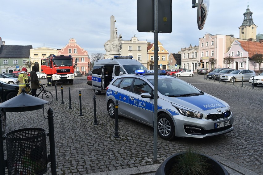 Powiat leszczyński. Śmigłowiec LPR przyleciał na rynek w Rydzynie. Odleciał pusty [ZDJĘCIA]