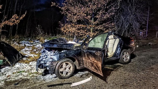 Ranne w wypadku zostały dwie osoby podróżujące osobowym volvo