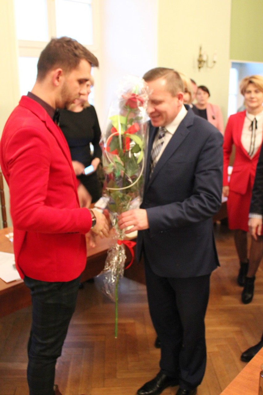 Radni podziękowali za współpracę Łukaszowi Durajskiemu