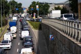 Kraków przestrzega, by nie kupować... starych samochodów. Chodzi o Strefę Czystego Transportu