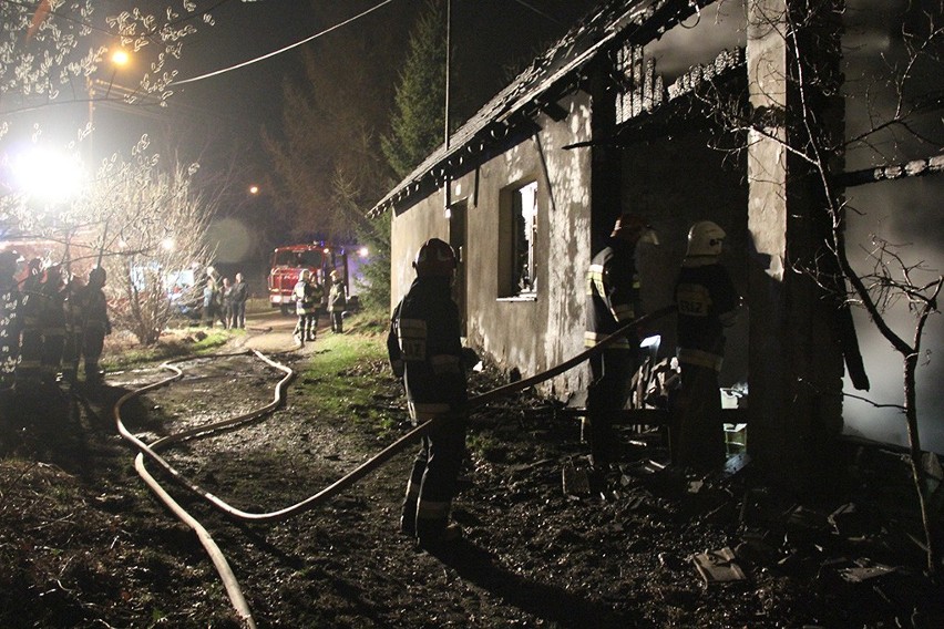 Kozy: pożar pustostanu przy ul. Świerkowej