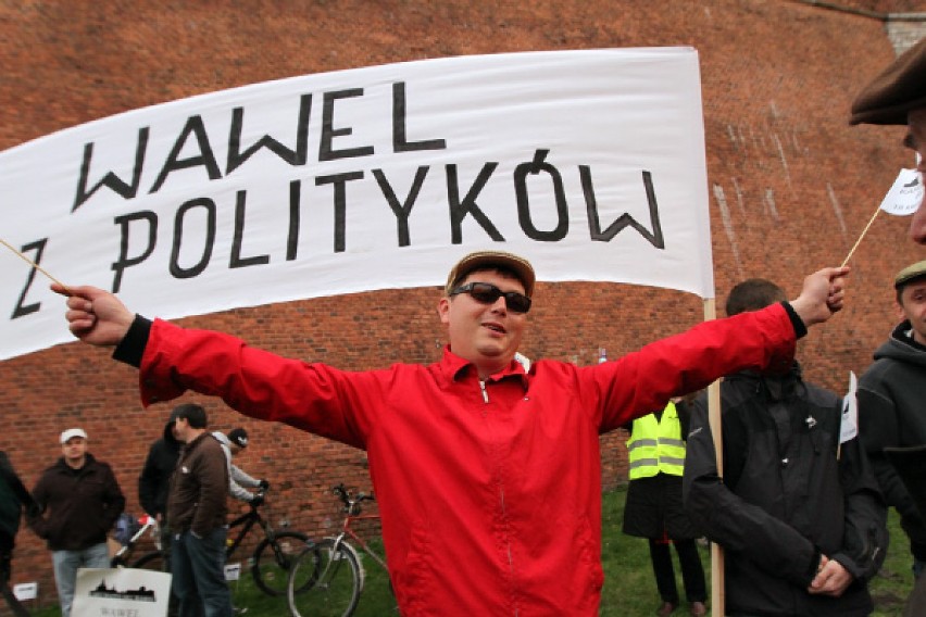 Protesty, okrzyki, skandowania i modlitwy - tak w Krakowie...