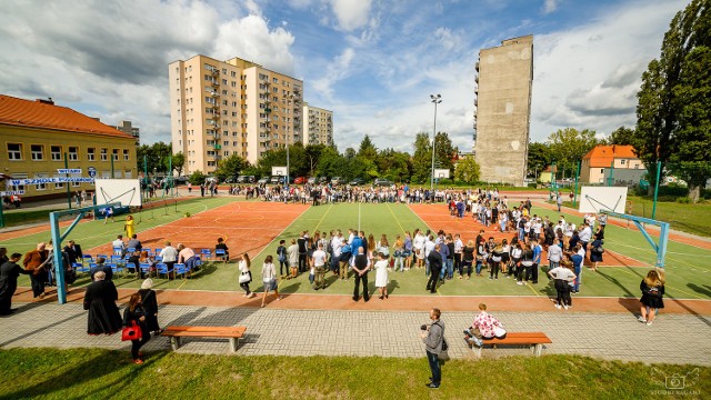 Uroczysta inauguracja miała miejsce w Szkole Podstawowej nr 6 w Zielonej Górze przy ul. Świętej Kingi 1. Serdeczne podziękowania dla tłumnie przybyłych gości oraz Studia Kagami za wykonaną fotorelację.